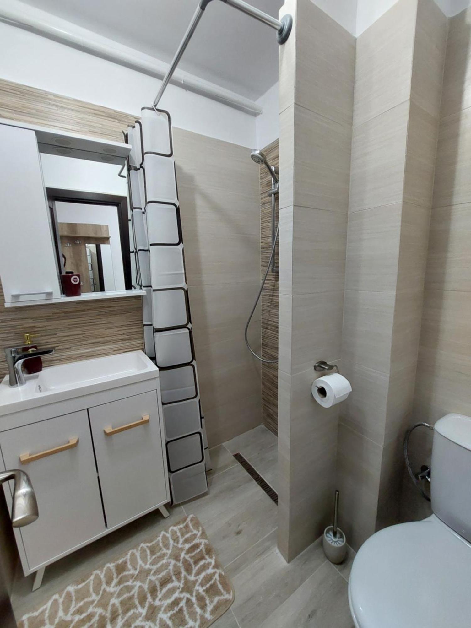 Rg Garsoniera Central Piatra Neamt Ngoại thất bức ảnh
